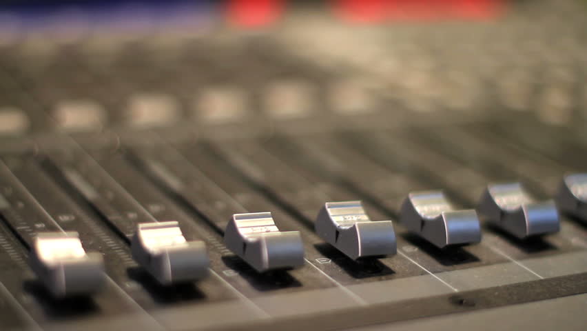 Audio Mixer with automatic fader movement.