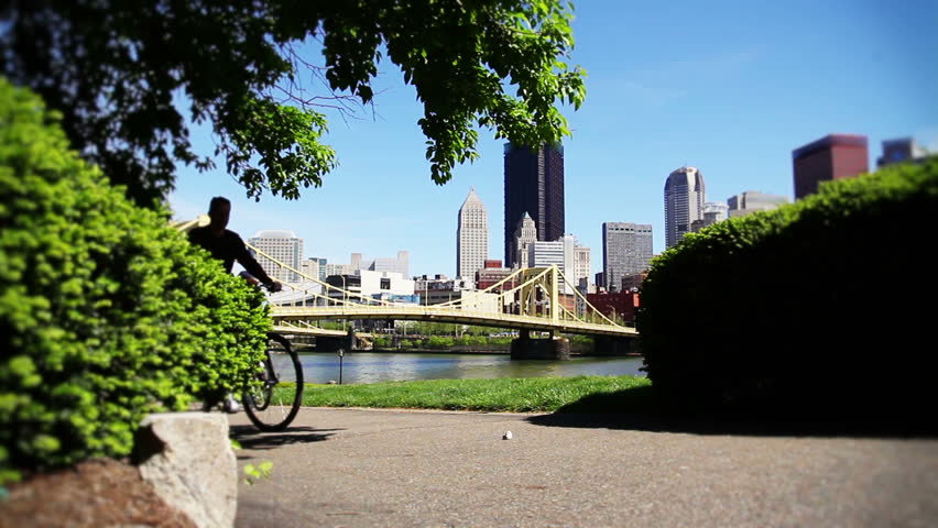 Pittsburgh bike riders on the north shore.