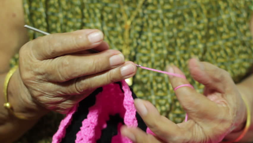 female elder knitting hand close up/elder hobby/female elder knitting hand close up