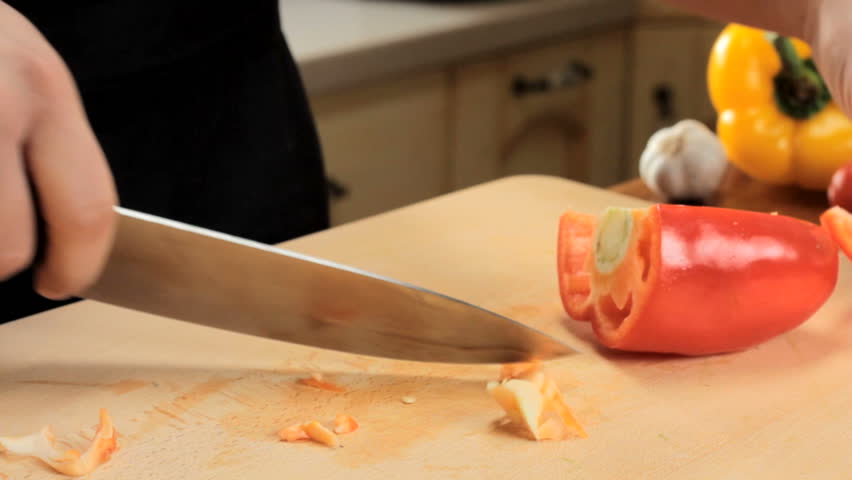 Preparing paprika