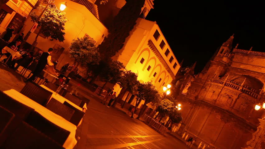 View of the famous Seville mos-che with its Giralda minaret in a typical day