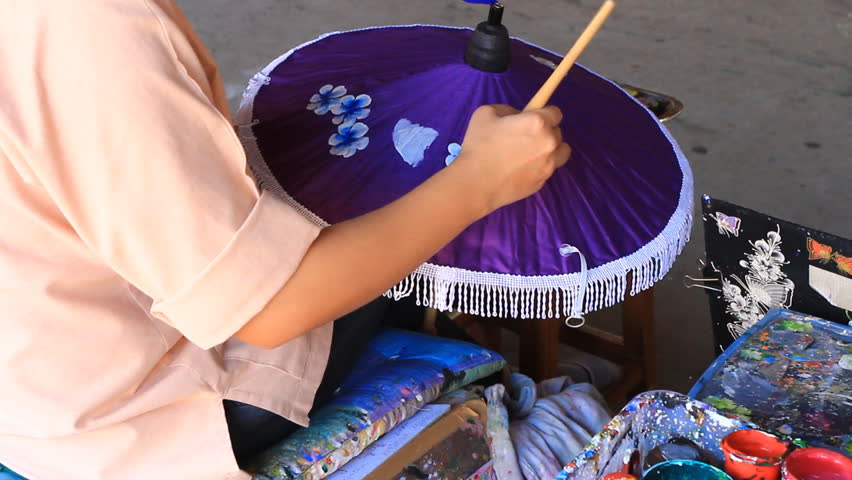 SAN KAMPHAENG, THAILAND - JAN 13: Artist draws picture on umbrella, January 19,2013
At Bo Sang Village,Sankamphaeng,Chiang mai,Thailand.

