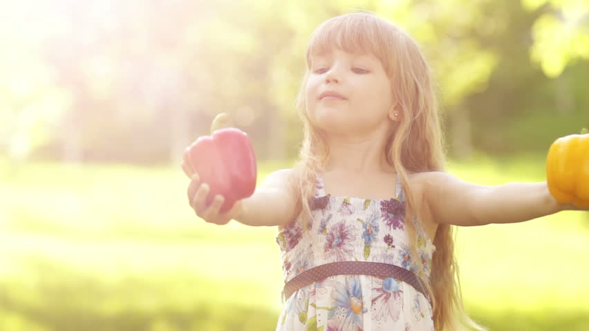 Child invites the viewer to a healthy diet vegetables

