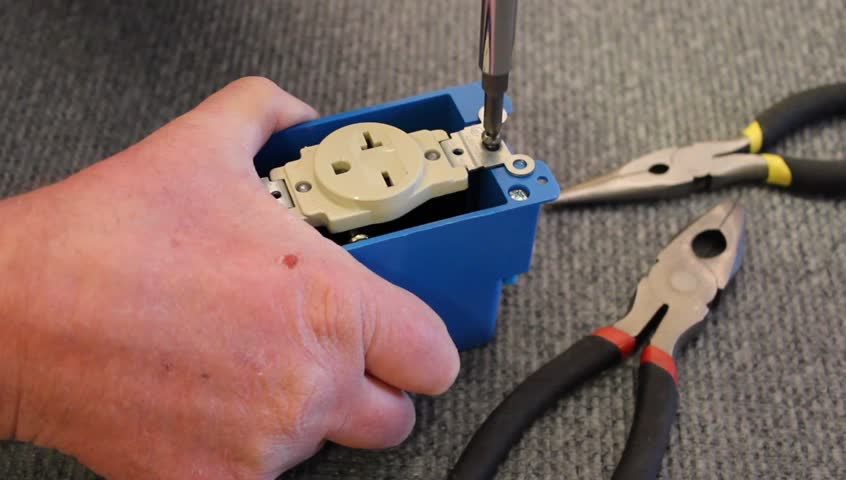 installing a 240 volt outlet into a junction box