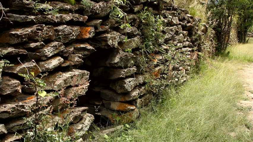Ancient wall built by indigenous Wari people, a Middle Horizon civilization that flourished in the south-central Andes and coastal area of modern-day Peru, from about CE 500 to 1000.
