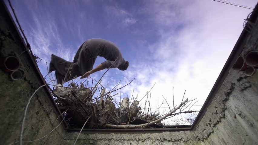 SLOW MOTION: Free runner does side flip over a manhole