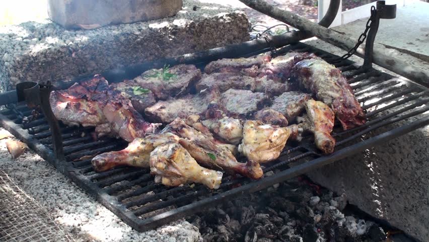 Mixed grill, beefsteak and chicken thighs
