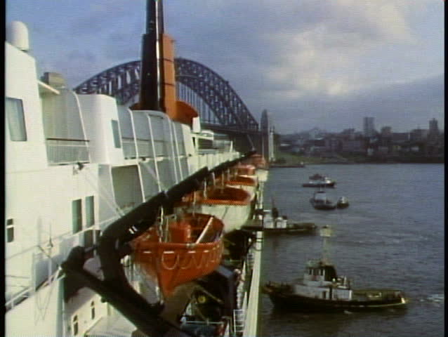 Arrival of the QE2 in Sydney Harbor, Side of QE2 , tugs, Sydney Harbor Bridge