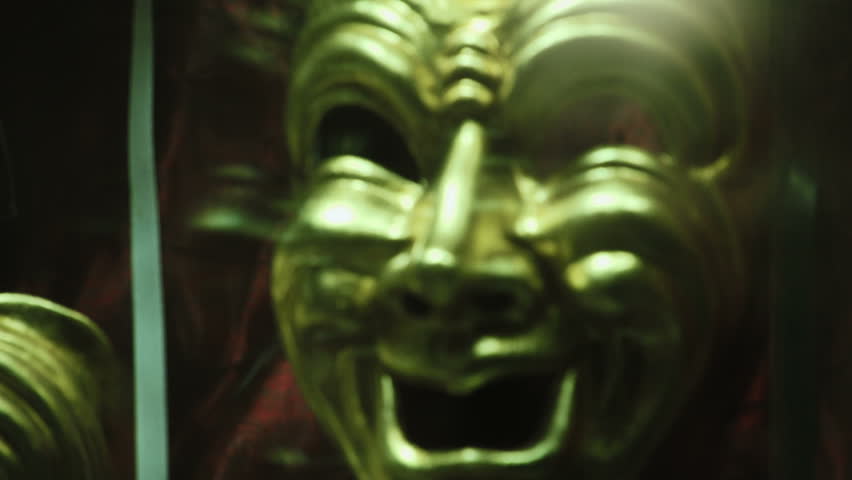 Happy Mask in a shopping window, night (focusing)
