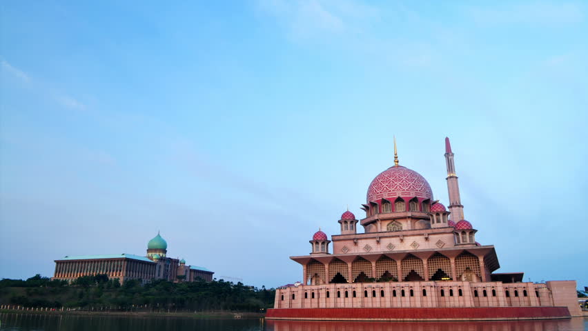 KUALA LUMPUR - JULY 18 : The Sun sets over The Putra Mosque on July 18, 2009 at Putrajaya, Kuala Lumpur, Malaysia. 