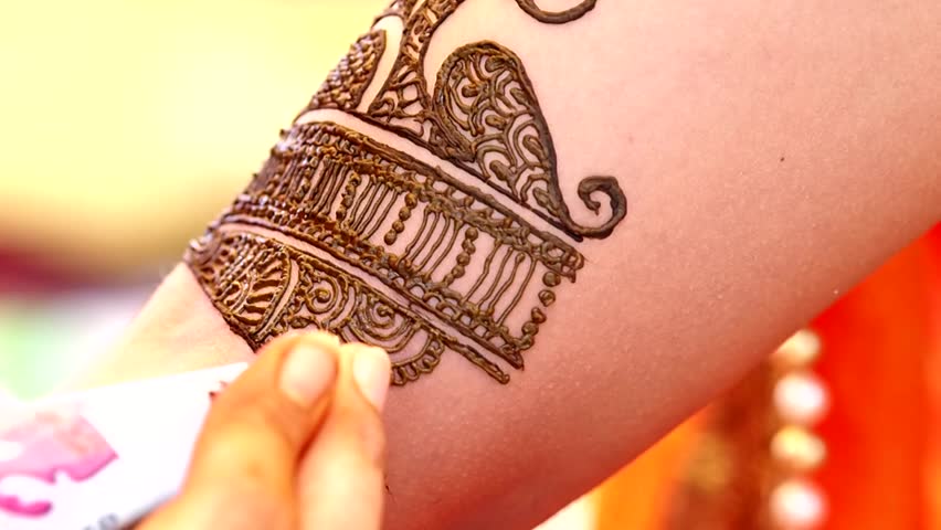 applying henna tattoo on a south indian bride tamil nadu stock applying henna tattoo on a south indian bride tamil nadu stock