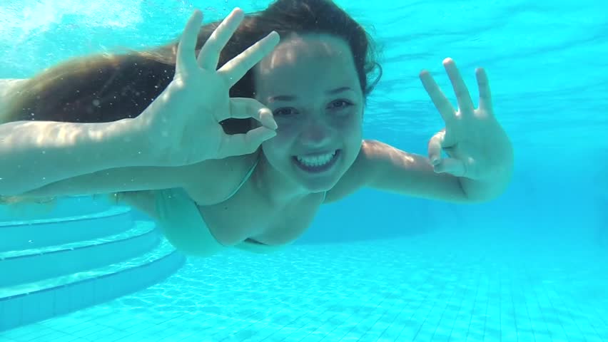 girls underwater Teen