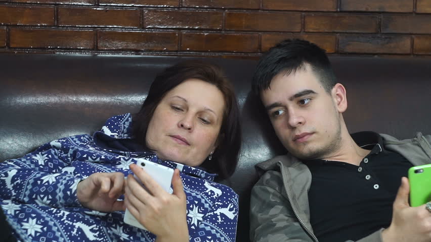 Мама С Малолетним Сыном Секс Видео