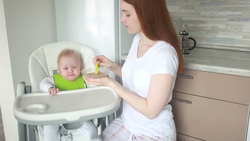 mom feeding chair