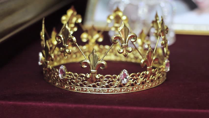 Header of crown