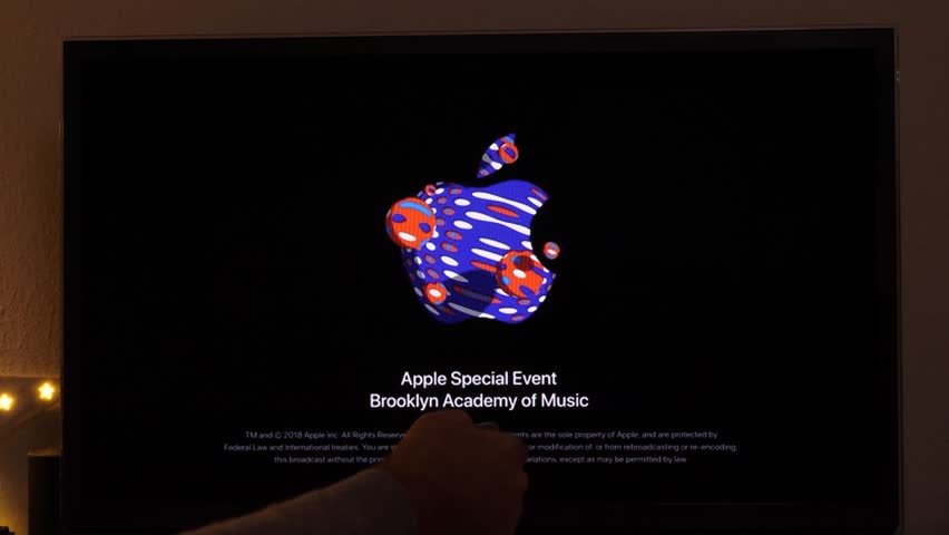 Apple event october 2025. Презентация apple 2018. реклама apple 2018. презентация эпл 2025.