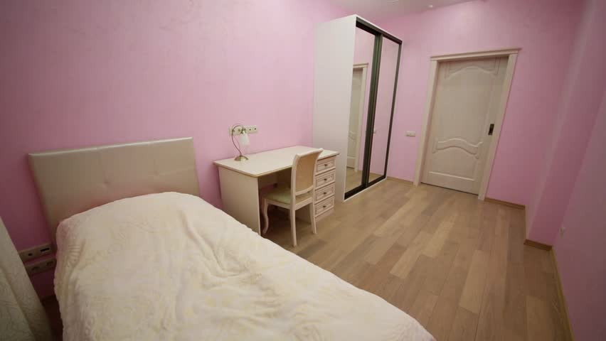 Bedroom Decorated In Pink Colour Stockvideos Filmmaterial 100 Lizenzfrei 10218605 Shutterstock