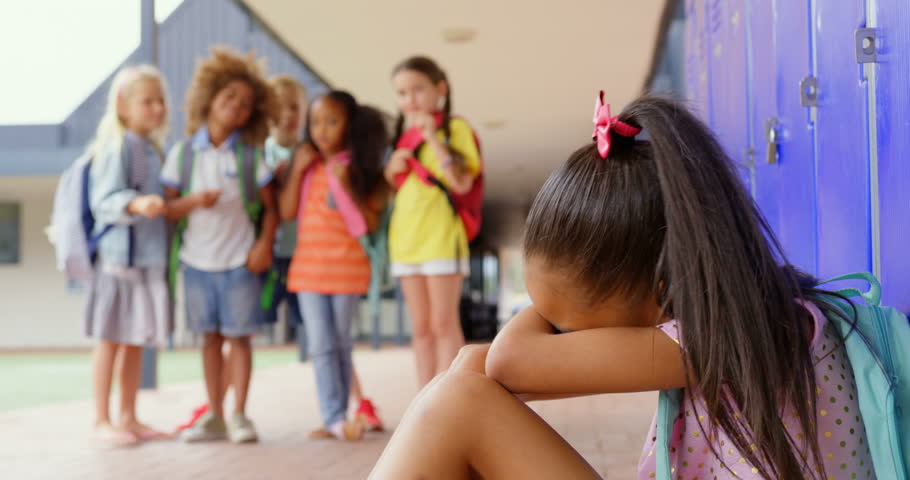 Буллинг в школе. Буллинг видеоролик. Bullying надпись. Агрессия подростка. Стоп буллинг картинки.