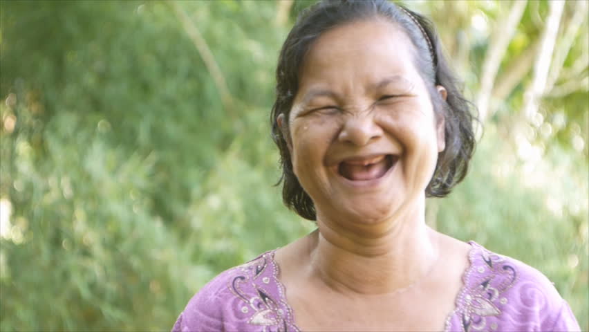 Hd00 1060 Years Old Thai Woman No Teeth Laughing Happily In Garden.