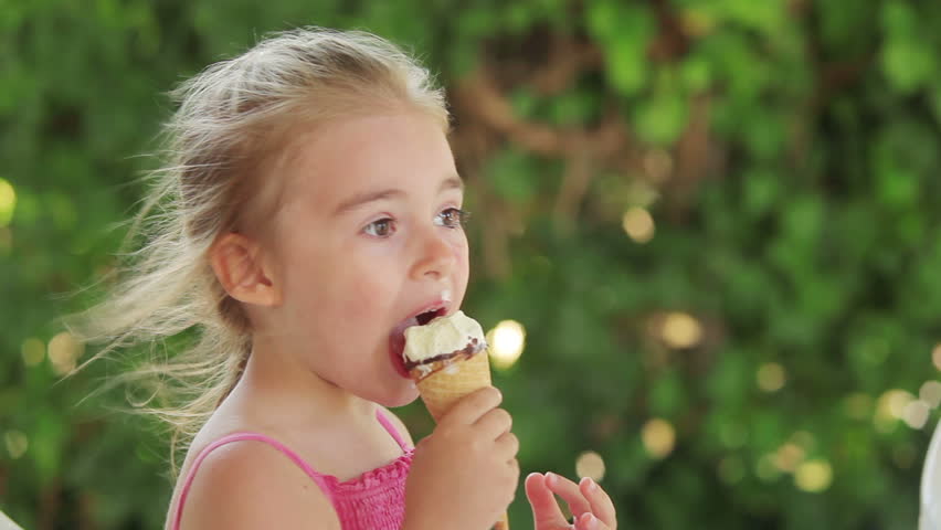 Young girls who eat come — photo 4