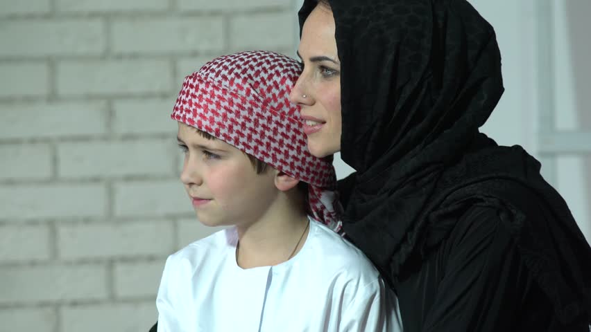 мусульманская семья. Arabic mother. Arabic family. мусульманская матушки hd. мама и папа на арабском.