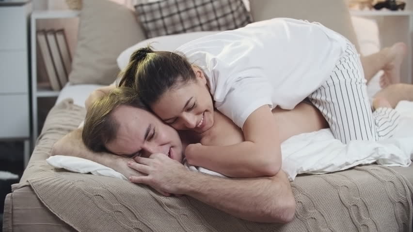 Resultado de imagen para wife hugging husband from back