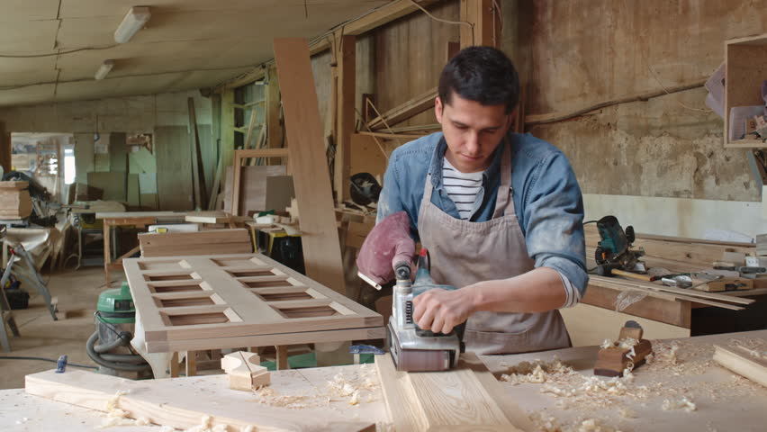 Инженер плотником. Мастер деревянщик. The Carpenter. Grinding Woodcraft.