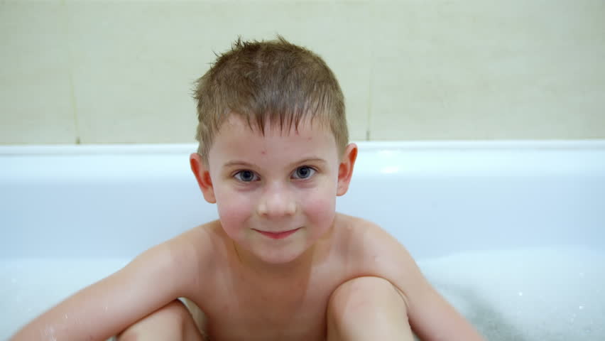 Young wanking bath getting cummed tub