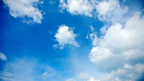 Timelapse mây trắng trên bầu trời xanh là video stock độc quyền của chúng tôi, nhằm mang đến cho bạn trải nghiệm tuyệt vời về thiên nhiên và không gian. Hãy cùng nhìn lên bầu trời và ngắm nhìn những đám mây di chuyển với tốc độ đầy thú vị.