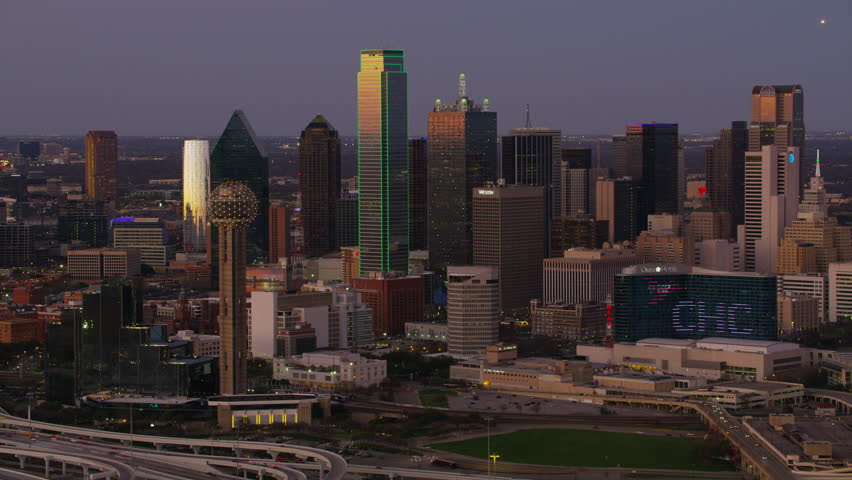 Dallas Skyline. Dallas Skyline Sunset, Reflection Of Sunlight On The ...